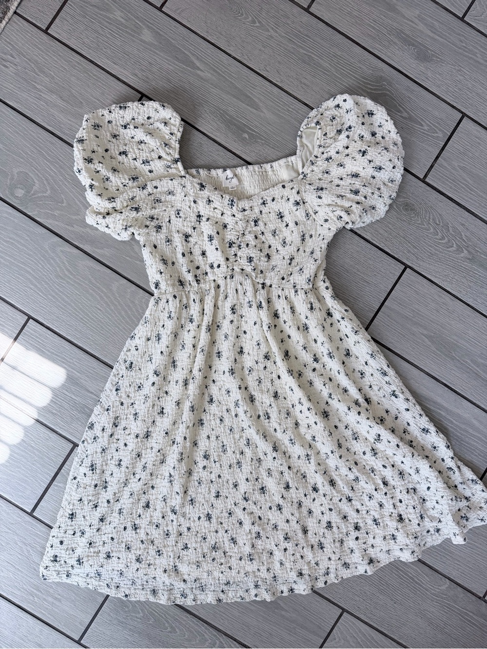 White Floral Puff-Sleeve Casual Dress size large
